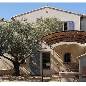 https://gites-en-provence-proche-avignon.fr-provencehotel.com